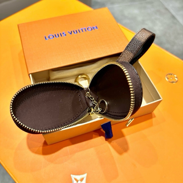 ブランドキーホルダー着用イメージ